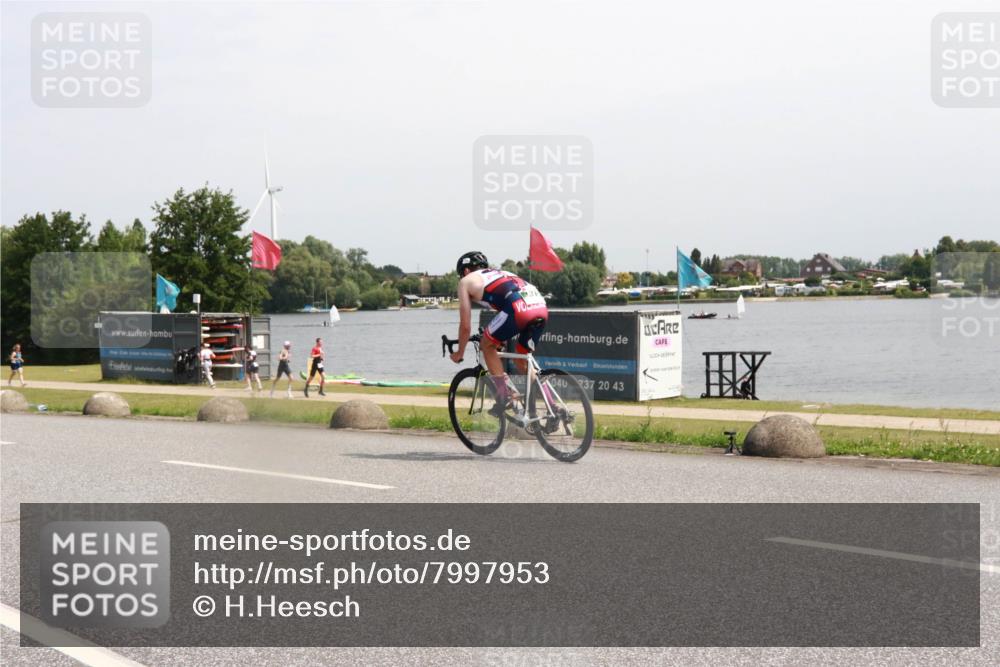 15.06.2025 - 27. Vierlanden-Triathlon H.Heesch http://msf.ph/oto/7997953 15.06.2025 11:34:40 Radfahren 740, 935 meine-sportfotos.de