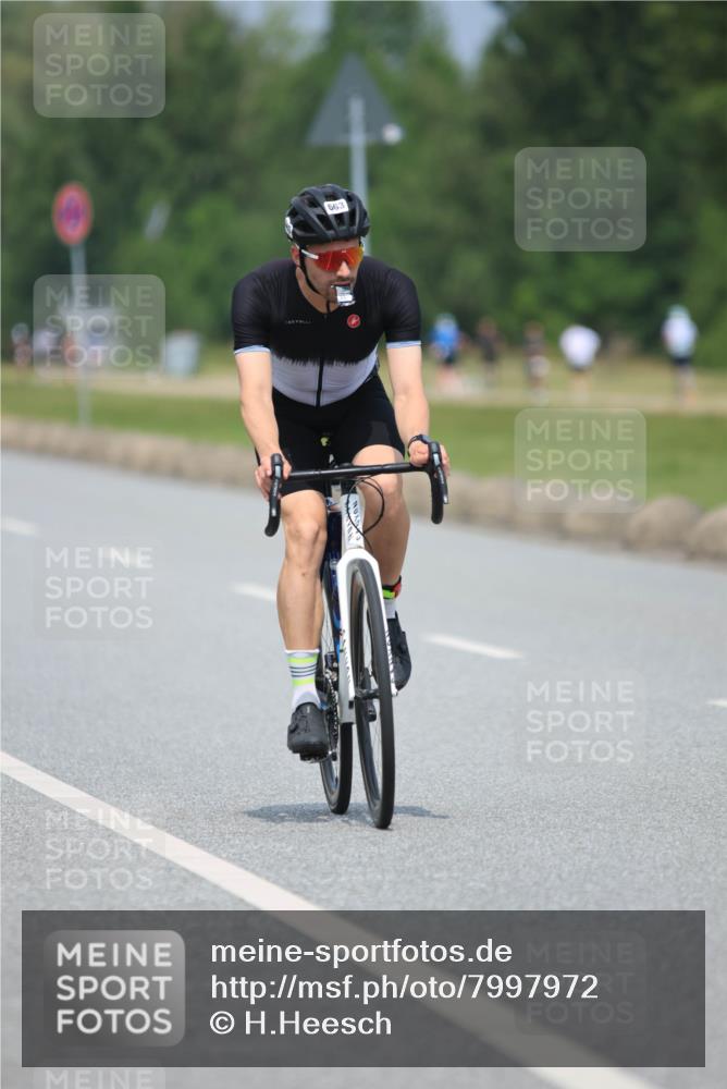 21.06.2025 - 27. Vierlanden-Triathlon H.Heesch http://msf.ph/oto/7997972 15.06.2025 12:26:36 Radfahren 663, 946, 985 meine-sportfotos.de