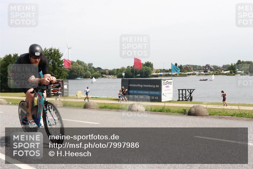 15.06.2025 - 27. Vierlanden-Triathlon H.Heesch http://msf.ph/oto/7997986 15.06.2025 11:34:51 Radfahren 707, 760 meine-sportfotos.de