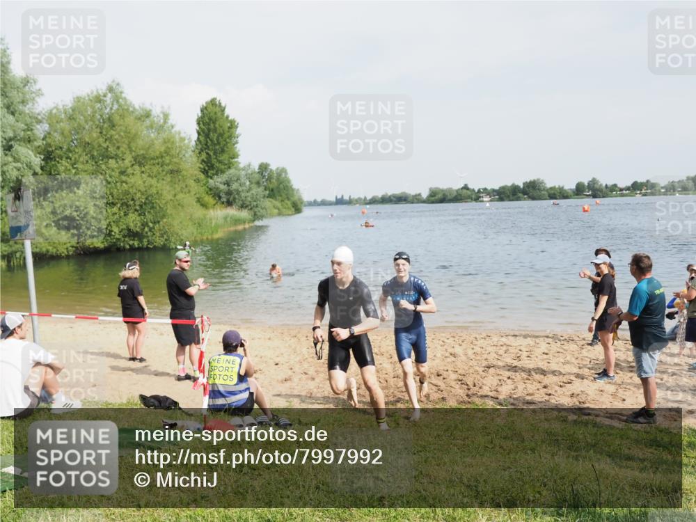 21.06.2025 - 27. Vierlanden-Triathlon MichiJ http://msf.ph/oto/7997992 15.06.2026 09:59:57 Schwimmen 351, 358 meine-sportfotos.de