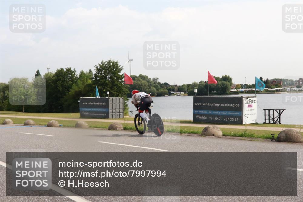 15.06.2025 - 27. Vierlanden-Triathlon H.Heesch http://msf.ph/oto/7997994 15.06.2025 09:44:15 Radfahren 27, 39, 41, 54, 168, 216 meine-sportfotos.de