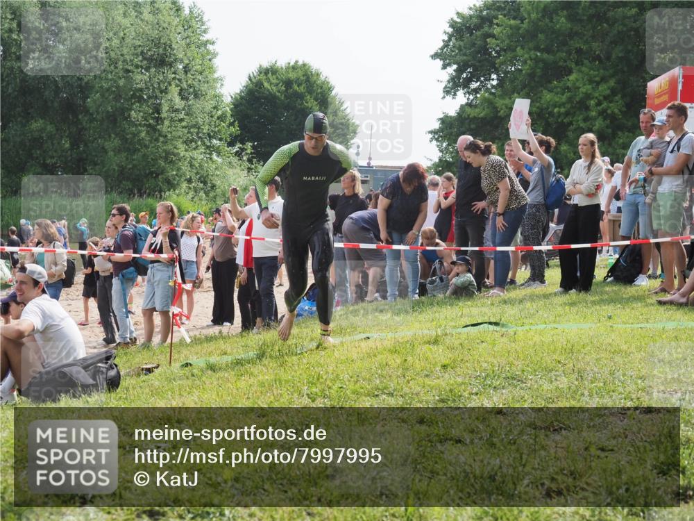 15.06.2025 - 27. Vierlanden-Triathlon KatJ http://msf.ph/oto/7997995 15.06.2025 09:56:02 Schwimmen 268, 280, 283, 308, 310, 312, 322, 331, 338 meine-sportfotos.de