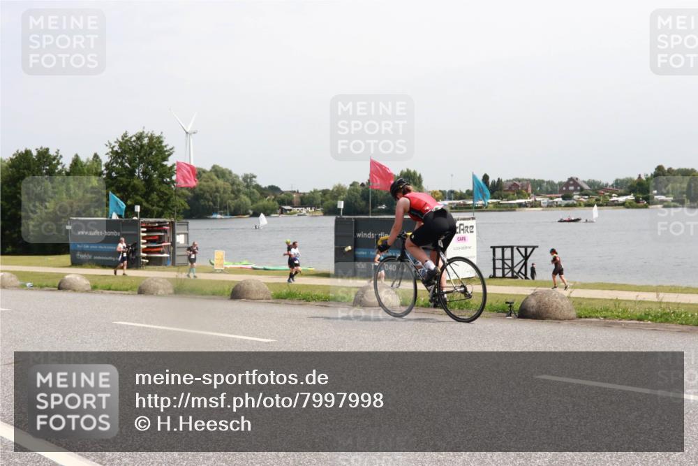 15.06.2025 - 27. Vierlanden-Triathlon H.Heesch http://msf.ph/oto/7997998 15.06.2025 11:34:52 Radfahren 707, 760, 894 meine-sportfotos.de