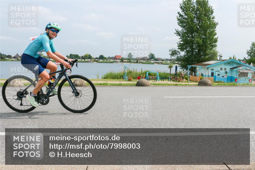 21.06.2025 - 27. Vierlanden-Triathlon H.Heesch http://msf.ph/oto/7998003 15.06.2025 12:29:00 Radfahren 215 meine-sportfotos.de