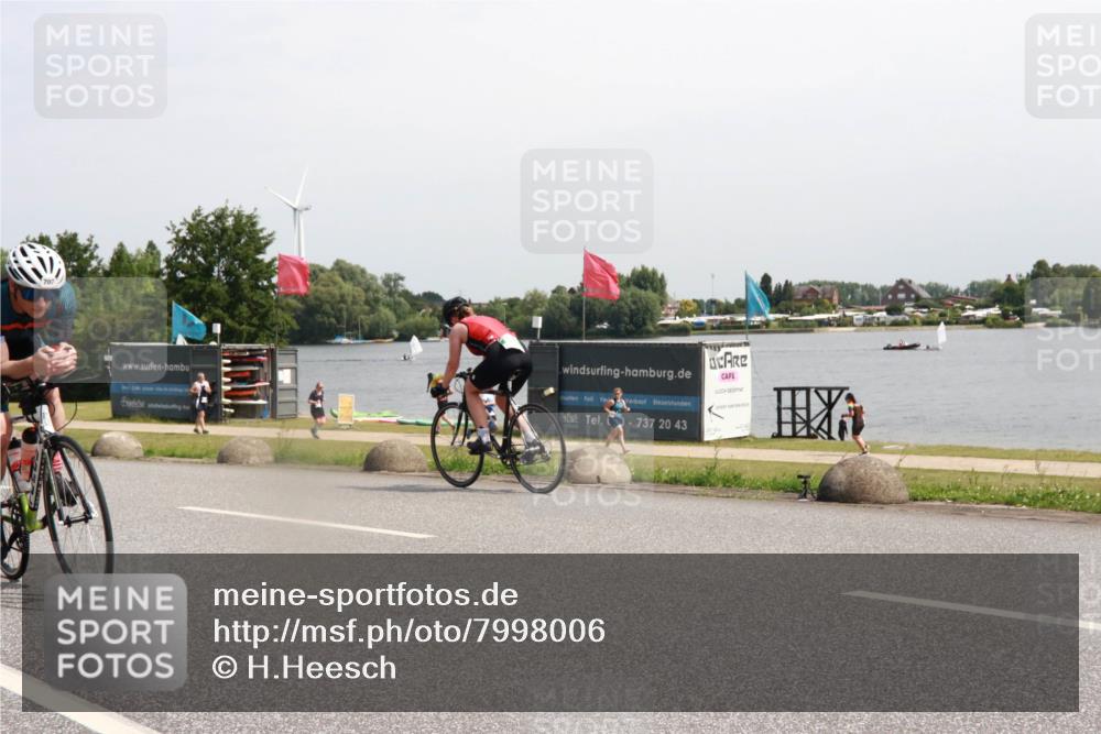 15.06.2025 - 27. Vierlanden-Triathlon H.Heesch http://msf.ph/oto/7998006 15.06.2025 11:34:52 Radfahren 707, 760, 894 meine-sportfotos.de