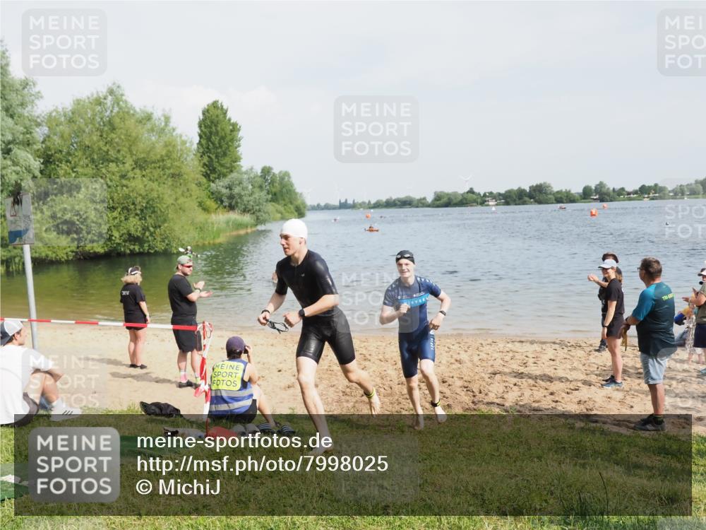 21.06.2025 - 27. Vierlanden-Triathlon MichiJ http://msf.ph/oto/7998025 15.06.2026 09:59:57 Schwimmen 351, 358 meine-sportfotos.de