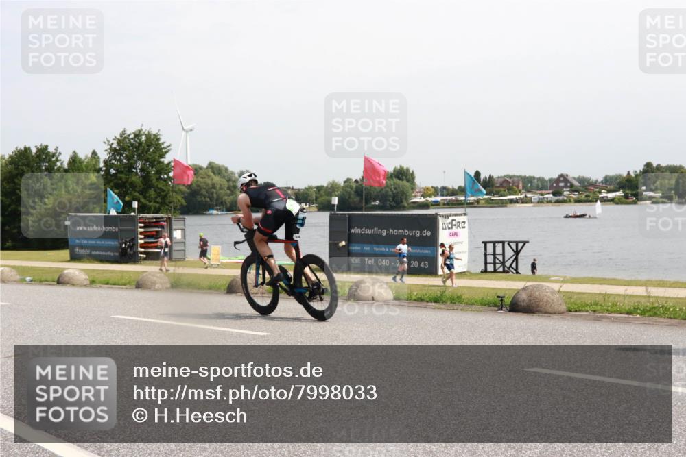 15.06.2025 - 27. Vierlanden-Triathlon H.Heesch http://msf.ph/oto/7998033 15.06.2025 11:34:53 Radfahren 707, 760, 894 meine-sportfotos.de