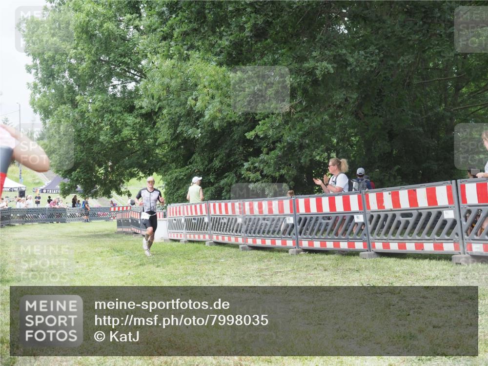 21.06.2025 - 27. Vierlanden-Triathlon KatJ http://msf.ph/oto/7998035 15.06.2025 12:52:32 Ziel 735 meine-sportfotos.de