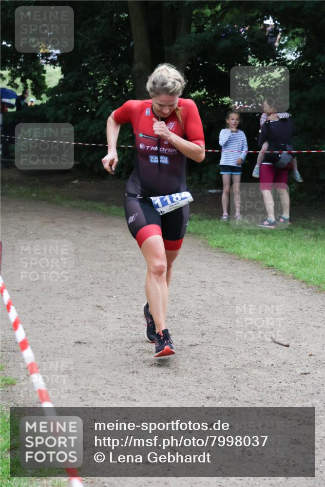 21.06.2025 - 27. Vierlanden-Triathlon Lena Gebhardt http://msf.ph/oto/7998037 15.06.2025 13:55:56 Laufen 1184 meine-sportfotos.de