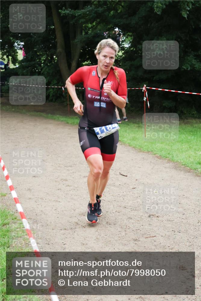 21.06.2025 - 27. Vierlanden-Triathlon Lena Gebhardt http://msf.ph/oto/7998050 15.06.2025 13:55:57 Laufen 1184 meine-sportfotos.de