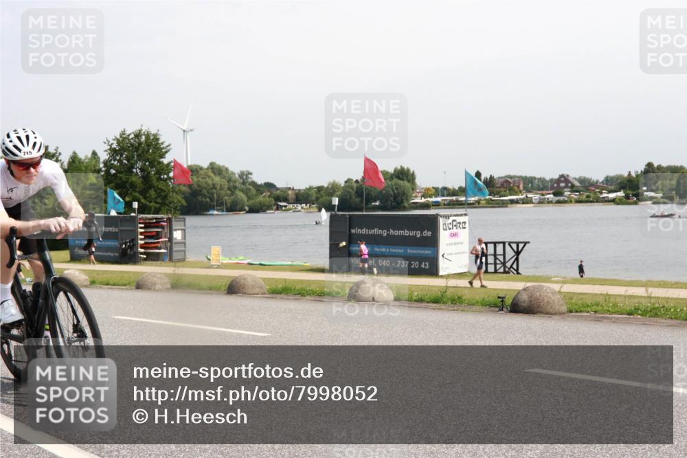 15.06.2025 - 27. Vierlanden-Triathlon H.Heesch http://msf.ph/oto/7998052 15.06.2025 11:35:04 Radfahren 715 meine-sportfotos.de
