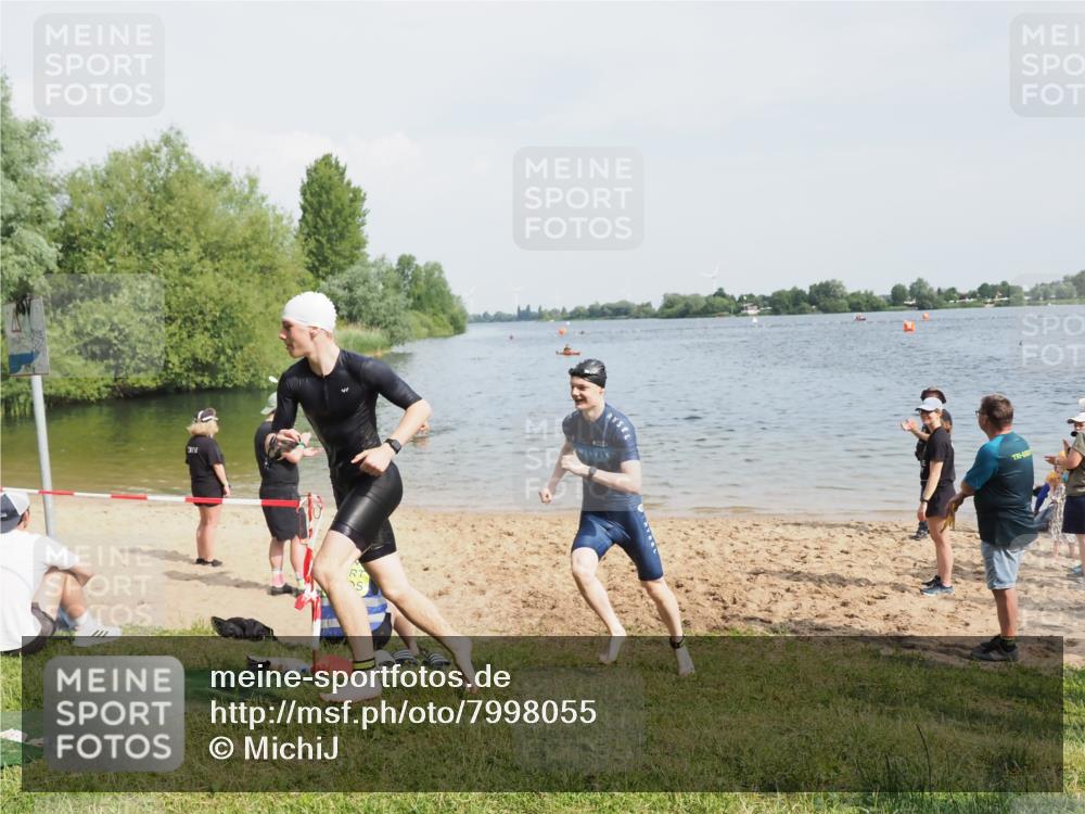 21.06.2025 - 27. Vierlanden-Triathlon MichiJ http://msf.ph/oto/7998055 15.06.2026 09:59:57 Schwimmen 351, 358 meine-sportfotos.de