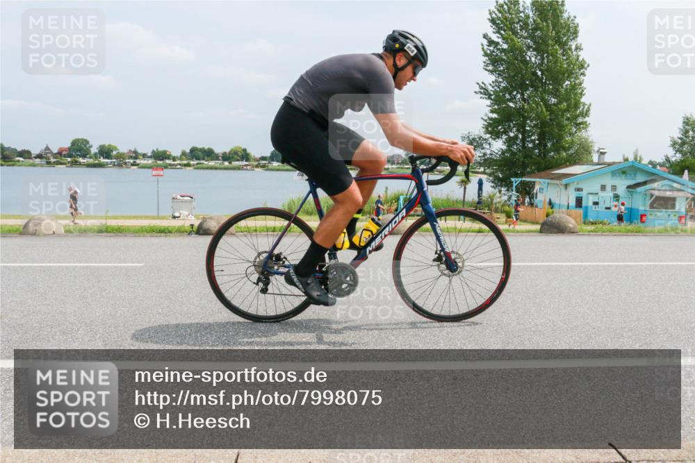 21.06.2025 - 27. Vierlanden-Triathlon H.Heesch http://msf.ph/oto/7998075 15.06.2025 12:29:21 Radfahren 958 meine-sportfotos.de