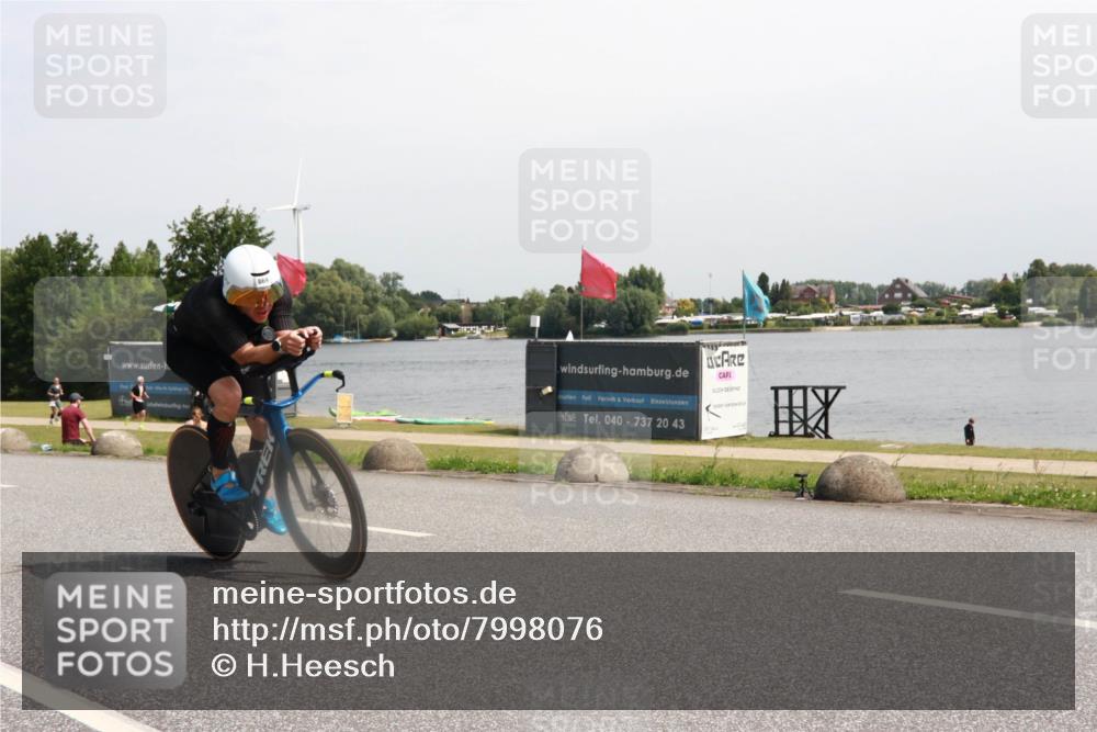 15.06.2025 - 27. Vierlanden-Triathlon H.Heesch http://msf.ph/oto/7998076 15.06.2025 11:35:08 Radfahren 662, 715 meine-sportfotos.de