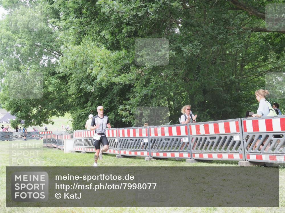 21.06.2025 - 27. Vierlanden-Triathlon KatJ http://msf.ph/oto/7998077 15.06.2025 12:52:33 Ziel 735 meine-sportfotos.de