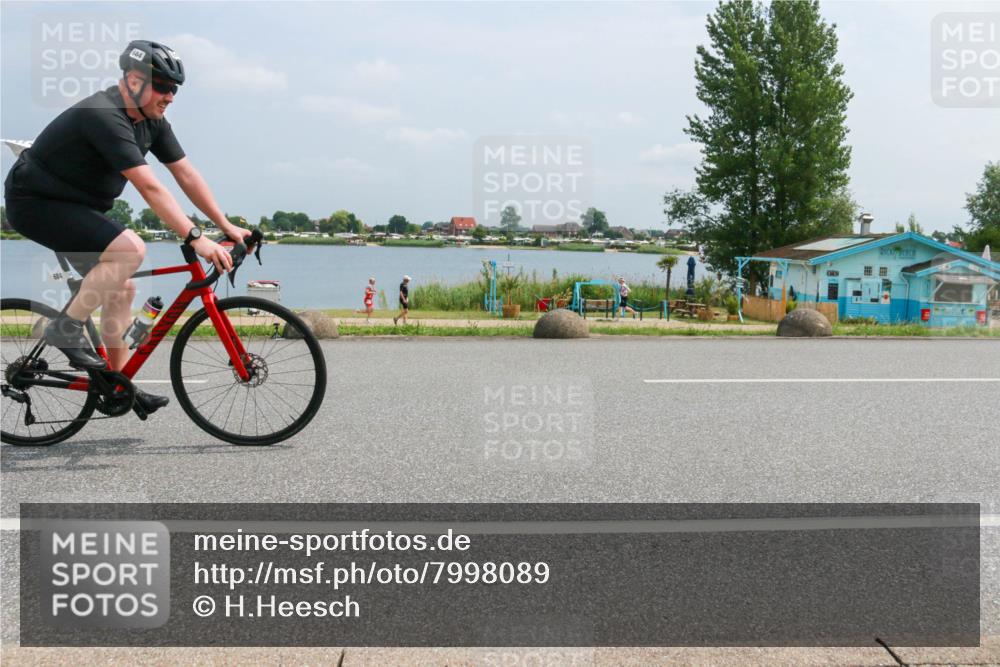 21.06.2025 - 27. Vierlanden-Triathlon H.Heesch http://msf.ph/oto/7998089 15.06.2025 12:29:26 Radfahren 684 meine-sportfotos.de