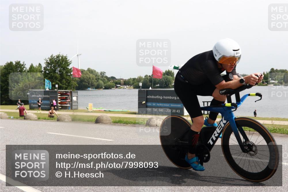 15.06.2025 - 27. Vierlanden-Triathlon H.Heesch http://msf.ph/oto/7998093 15.06.2025 11:35:09 Radfahren 662, 715 meine-sportfotos.de