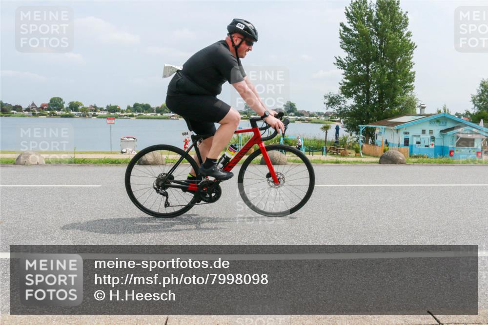 21.06.2025 - 27. Vierlanden-Triathlon H.Heesch http://msf.ph/oto/7998098 15.06.2025 12:29:26 Radfahren 684 meine-sportfotos.de