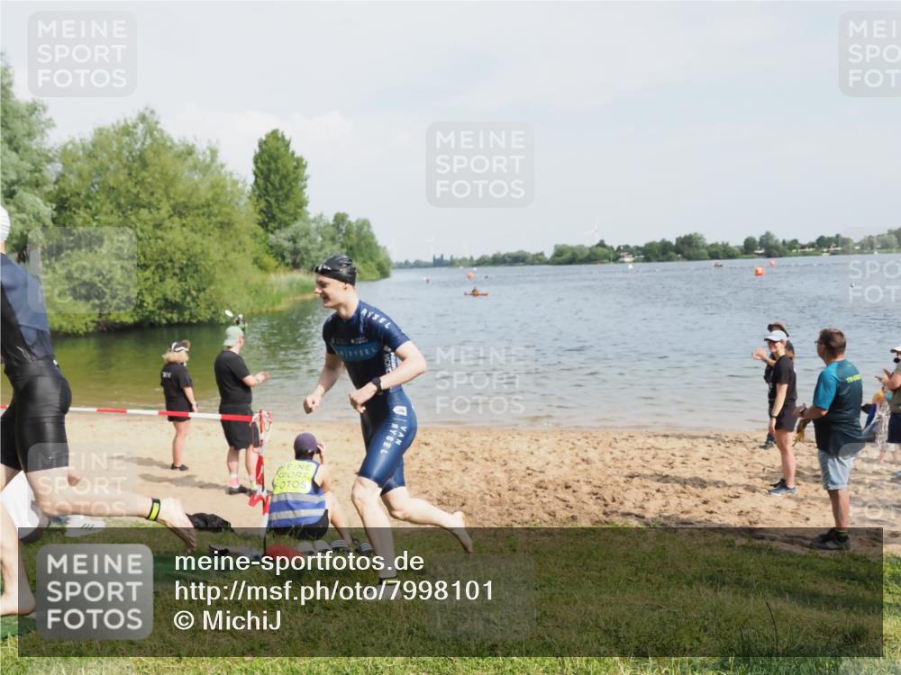21.06.2025 - 27. Vierlanden-Triathlon MichiJ http://msf.ph/oto/7998101 15.06.2026 09:59:58 Schwimmen 351, 358 meine-sportfotos.de