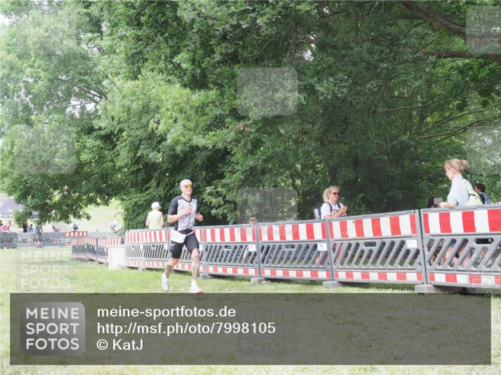 21.06.2025 - 27. Vierlanden-Triathlon KatJ http://msf.ph/oto/7998105 15.06.2025 12:52:34 Ziel 735 meine-sportfotos.de