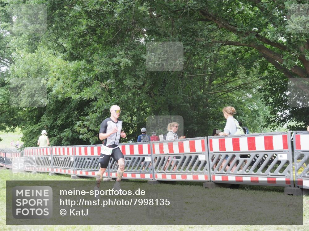21.06.2025 - 27. Vierlanden-Triathlon KatJ http://msf.ph/oto/7998135 15.06.2025 12:52:34 Ziel 735 meine-sportfotos.de