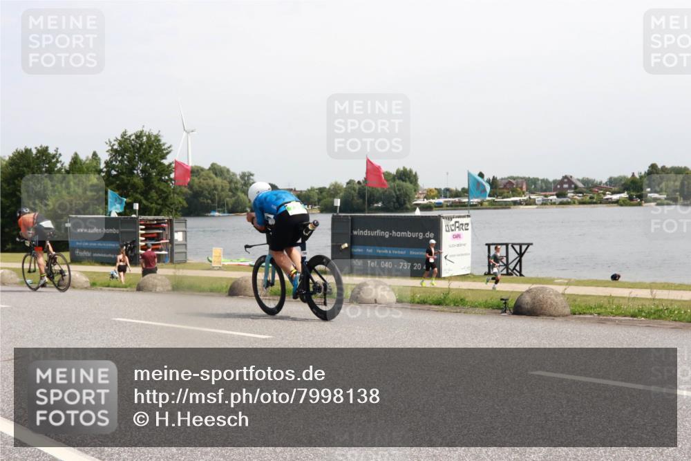 15.06.2025 - 27. Vierlanden-Triathlon H.Heesch http://msf.ph/oto/7998138 15.06.2025 11:35:16 Radfahren 695 meine-sportfotos.de