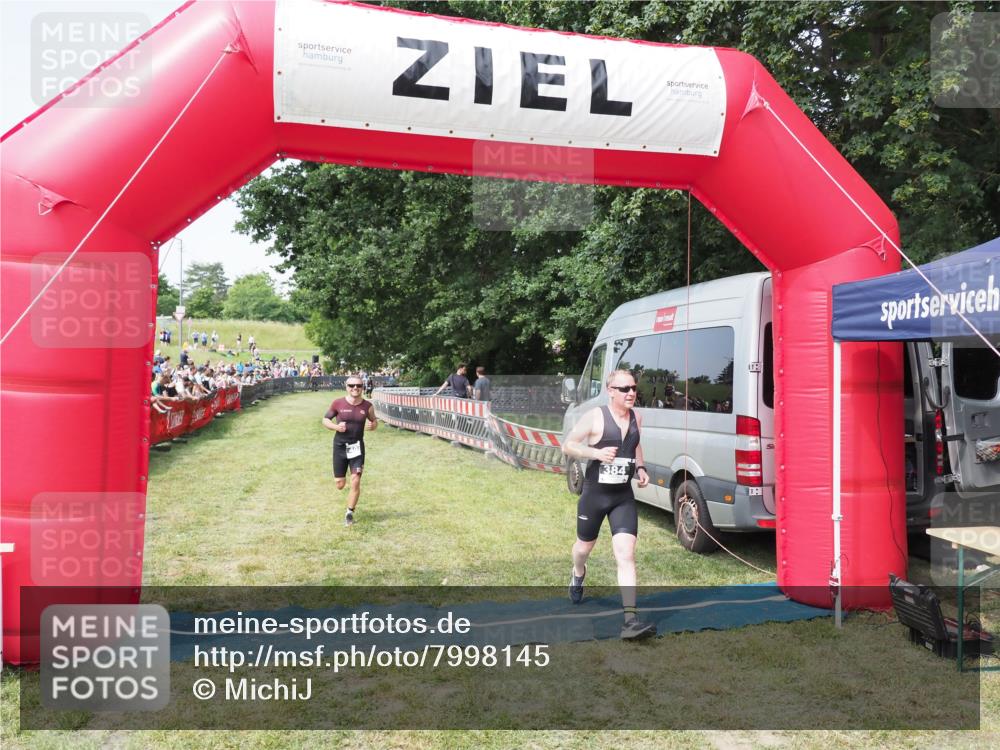 21.06.2025 - 27. Vierlanden-Triathlon MichiJ http://msf.ph/oto/7998145 15.06.2026 11:21:46 Ziel 384, 407 meine-sportfotos.de