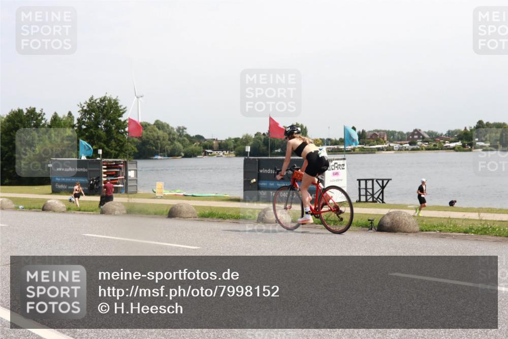 15.06.2025 - 27. Vierlanden-Triathlon H.Heesch http://msf.ph/oto/7998152 15.06.2025 11:35:18 Radfahren 695, 730 meine-sportfotos.de