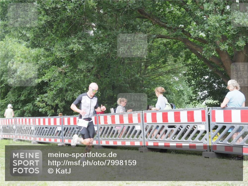 21.06.2025 - 27. Vierlanden-Triathlon KatJ http://msf.ph/oto/7998159 15.06.2025 12:52:35 Ziel 735 meine-sportfotos.de