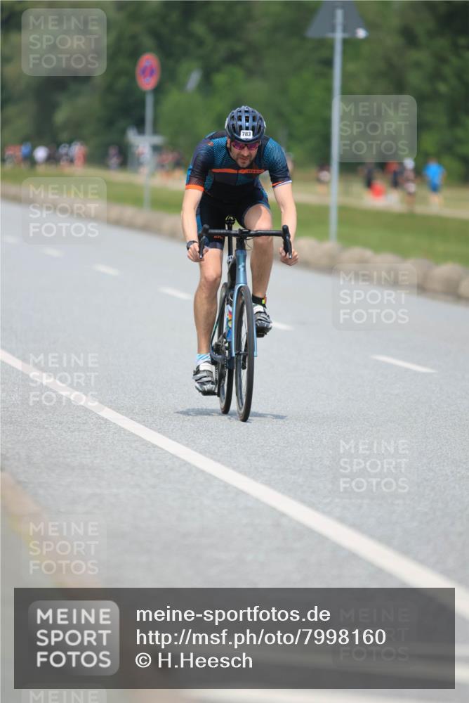 21.06.2025 - 27. Vierlanden-Triathlon H.Heesch http://msf.ph/oto/7998160 15.06.2025 12:27:39 Radfahren 783, 786 meine-sportfotos.de