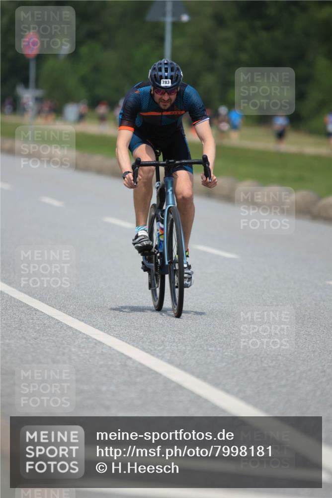 21.06.2025 - 27. Vierlanden-Triathlon H.Heesch http://msf.ph/oto/7998181 15.06.2025 12:27:39 Radfahren 783, 786 meine-sportfotos.de