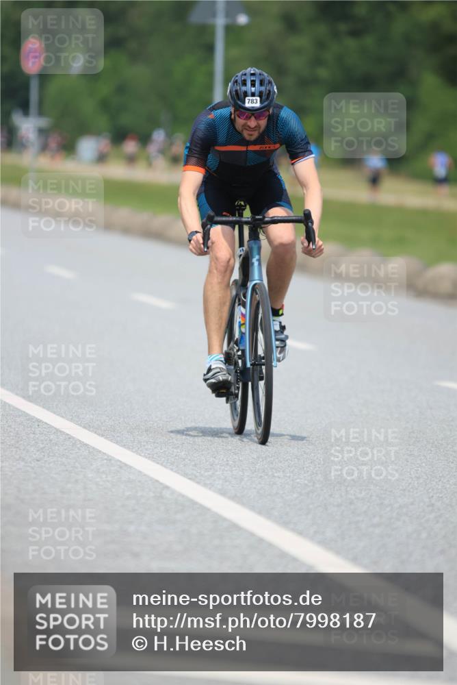 21.06.2025 - 27. Vierlanden-Triathlon H.Heesch http://msf.ph/oto/7998187 15.06.2025 12:27:40 Radfahren 783, 786 meine-sportfotos.de