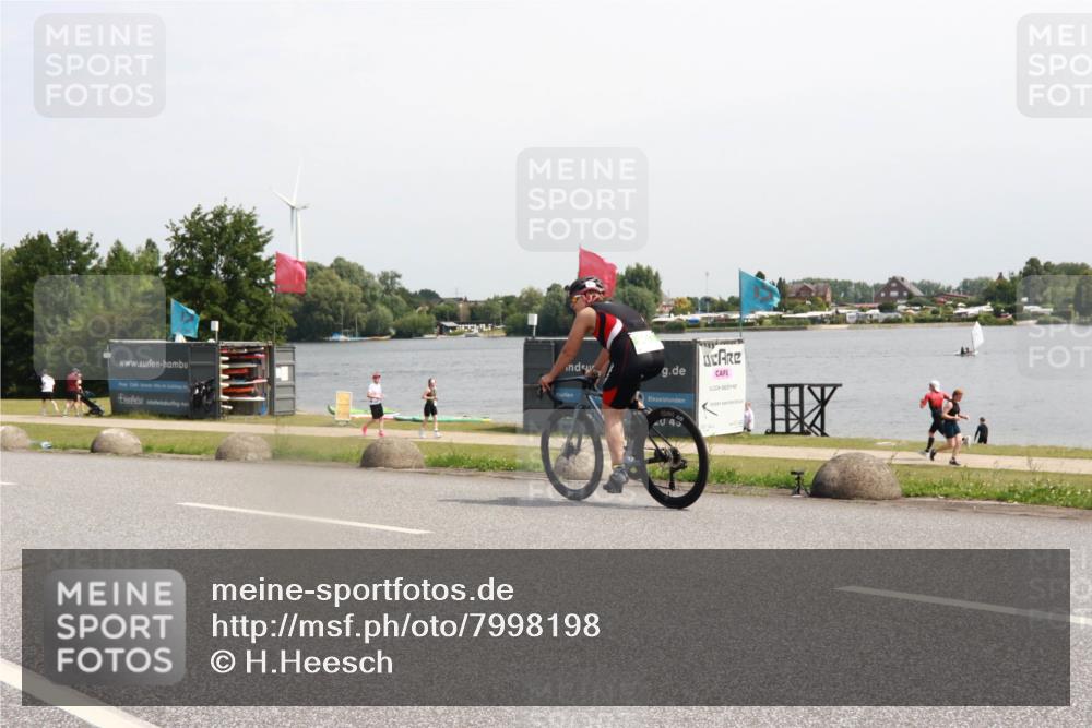 15.06.2025 - 27. Vierlanden-Triathlon H.Heesch http://msf.ph/oto/7998198 15.06.2025 11:35:40 Radfahren 705 meine-sportfotos.de