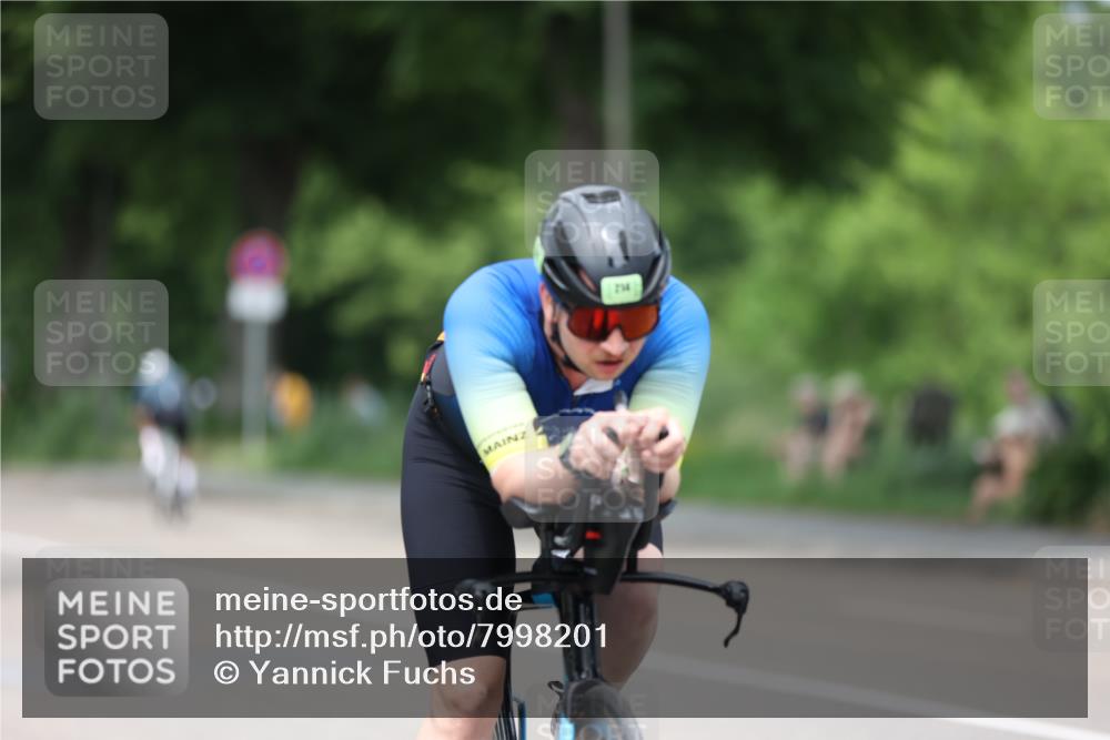 15.06.2025 - 7 Türme Triathlon Yannick Fuchs http://msf.ph/oto/7998201 15.06.2025 13:13:06 Radfahren 214, 233, 243, 276, 370, 414, 812 meine-sportfotos.de