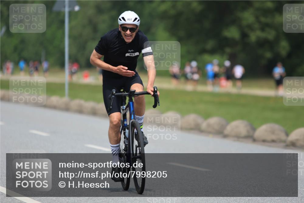 21.06.2025 - 27. Vierlanden-Triathlon H.Heesch http://msf.ph/oto/7998205 15.06.2025 12:28:02 Radfahren 845, 857, 892 meine-sportfotos.de
