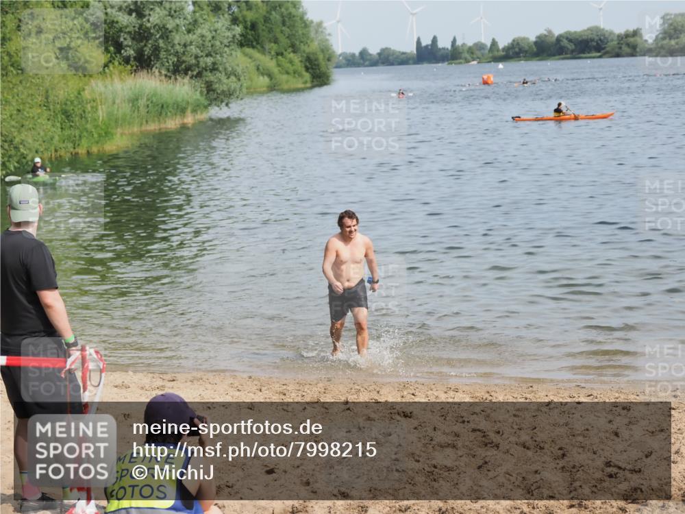 21.06.2025 - 27. Vierlanden-Triathlon MichiJ http://msf.ph/oto/7998215 15.06.2026 10:00:07 Schwimmen 290 meine-sportfotos.de