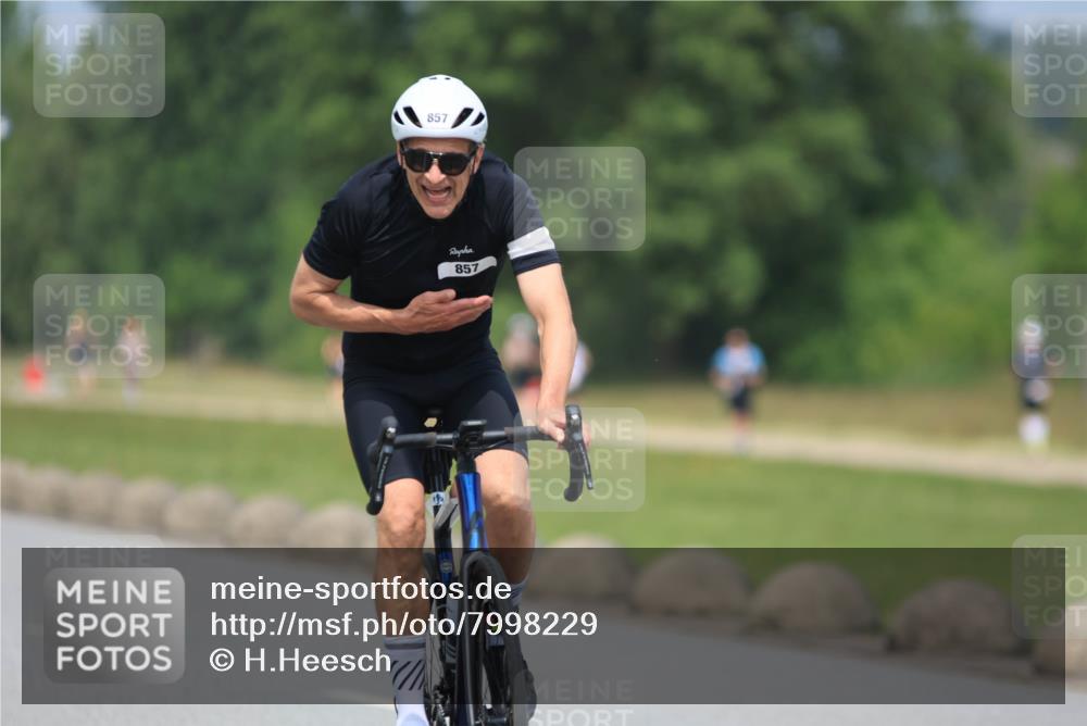 21.06.2025 - 27. Vierlanden-Triathlon H.Heesch http://msf.ph/oto/7998229 15.06.2025 12:28:02 Radfahren 845, 857, 892 meine-sportfotos.de