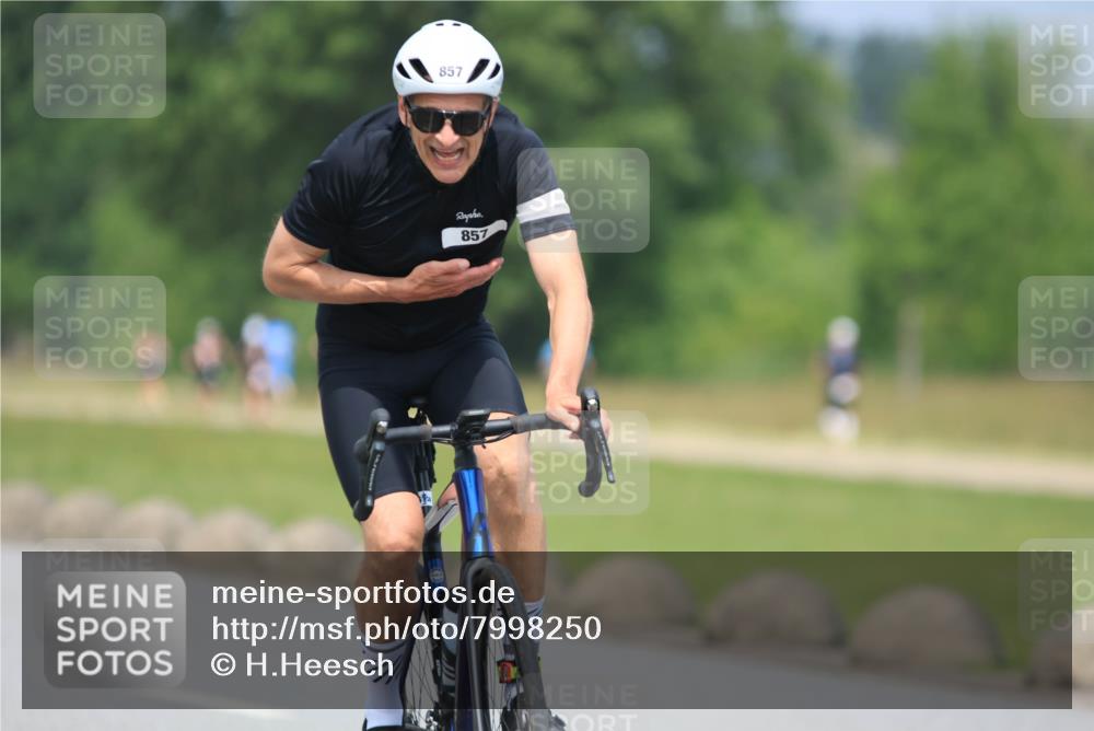 21.06.2025 - 27. Vierlanden-Triathlon H.Heesch http://msf.ph/oto/7998250 15.06.2025 12:28:03 Radfahren 845, 857, 892 meine-sportfotos.de