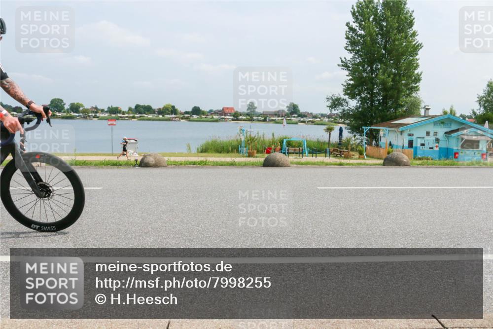 21.06.2025 - 27. Vierlanden-Triathlon H.Heesch http://msf.ph/oto/7998255 15.06.2025 12:29:50 Radfahren 937, 951 meine-sportfotos.de