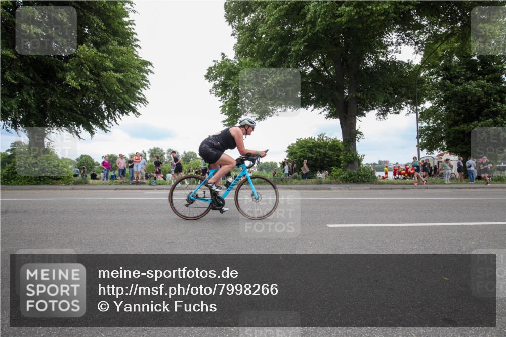 15.06.2025 - 7 Türme Triathlon Yannick Fuchs http://msf.ph/oto/7998266 15.06.2025 13:54:48 Radfahren 737 meine-sportfotos.de