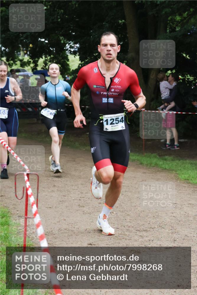 21.06.2025 - 27. Vierlanden-Triathlon Lena Gebhardt http://msf.ph/oto/7998268 15.06.2025 13:56:34 Laufen 68, 2025, 1254 meine-sportfotos.de
