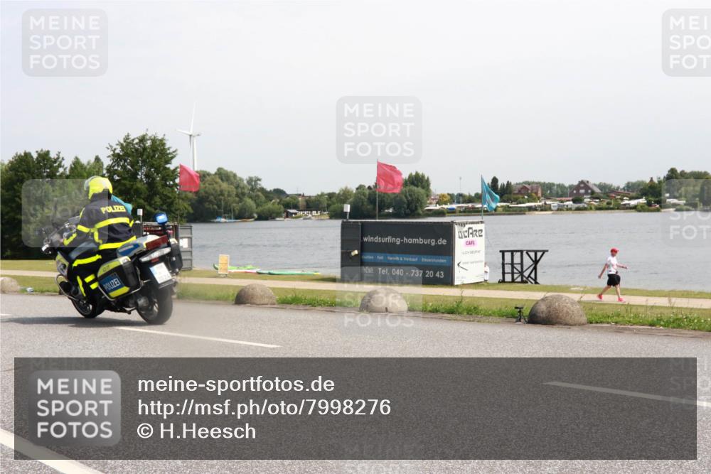 15.06.2025 - 27. Vierlanden-Triathlon H.Heesch http://msf.ph/oto/7998276 15.06.2025 11:35:50 Radfahren 70, 735, 736 meine-sportfotos.de