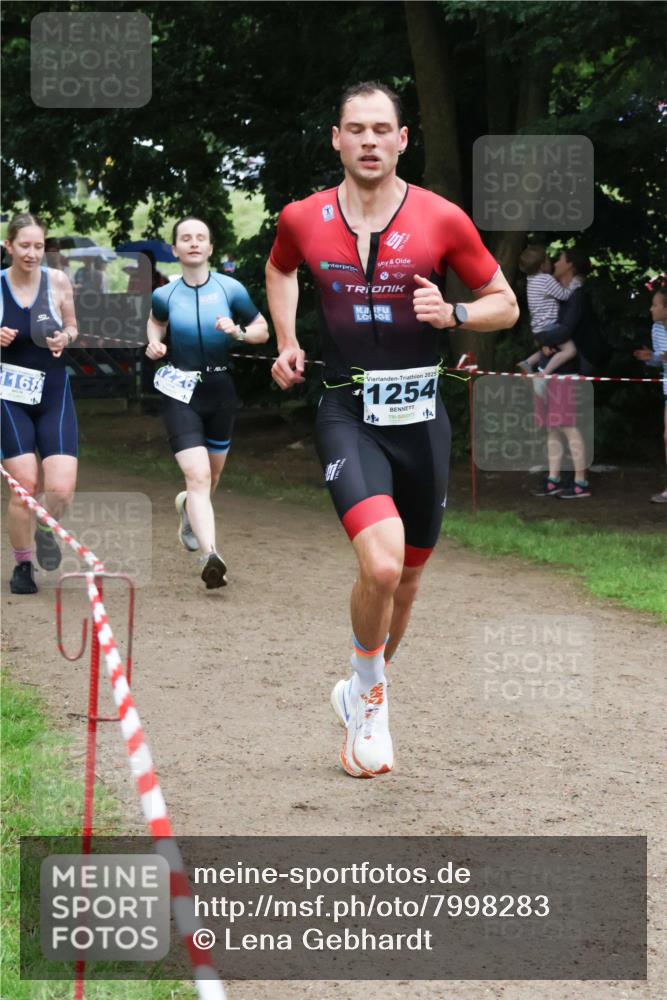 21.06.2025 - 27. Vierlanden-Triathlon Lena Gebhardt http://msf.ph/oto/7998283 15.06.2025 13:56:34 Laufen 1165, 1, 2025, 1254, 114 meine-sportfotos.de