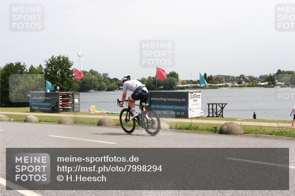 15.06.2025 - 27. Vierlanden-Triathlon H.Heesch http://msf.ph/oto/7998294 15.06.2025 11:35:52 Radfahren 70, 735, 736 meine-sportfotos.de