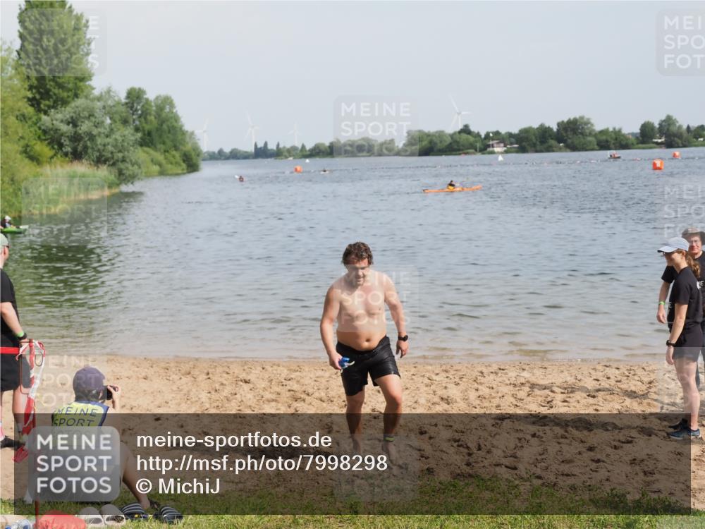 21.06.2025 - 27. Vierlanden-Triathlon MichiJ http://msf.ph/oto/7998298 15.06.2026 10:00:14 Schwimmen 290 meine-sportfotos.de
