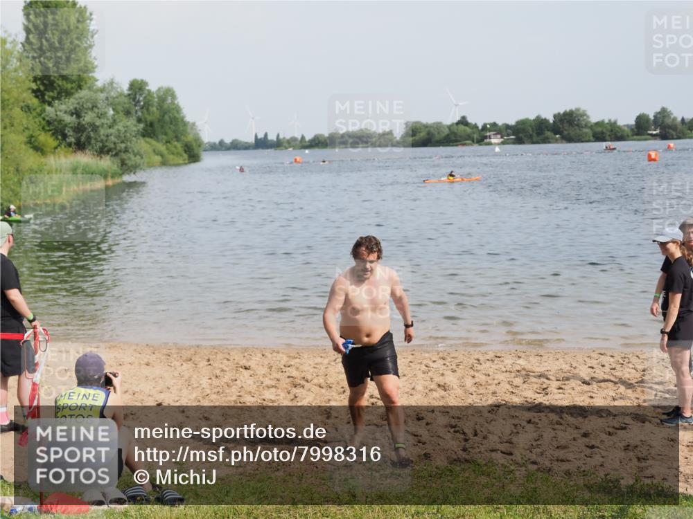 21.06.2025 - 27. Vierlanden-Triathlon MichiJ http://msf.ph/oto/7998316 15.06.2026 10:00:14 Schwimmen 290 meine-sportfotos.de