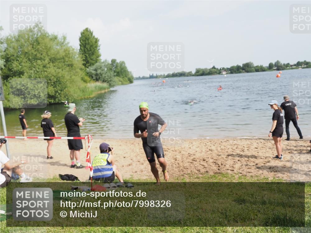 21.06.2025 - 27. Vierlanden-Triathlon MichiJ http://msf.ph/oto/7998326 15.06.2026 10:02:17 Schwimmen 317 meine-sportfotos.de