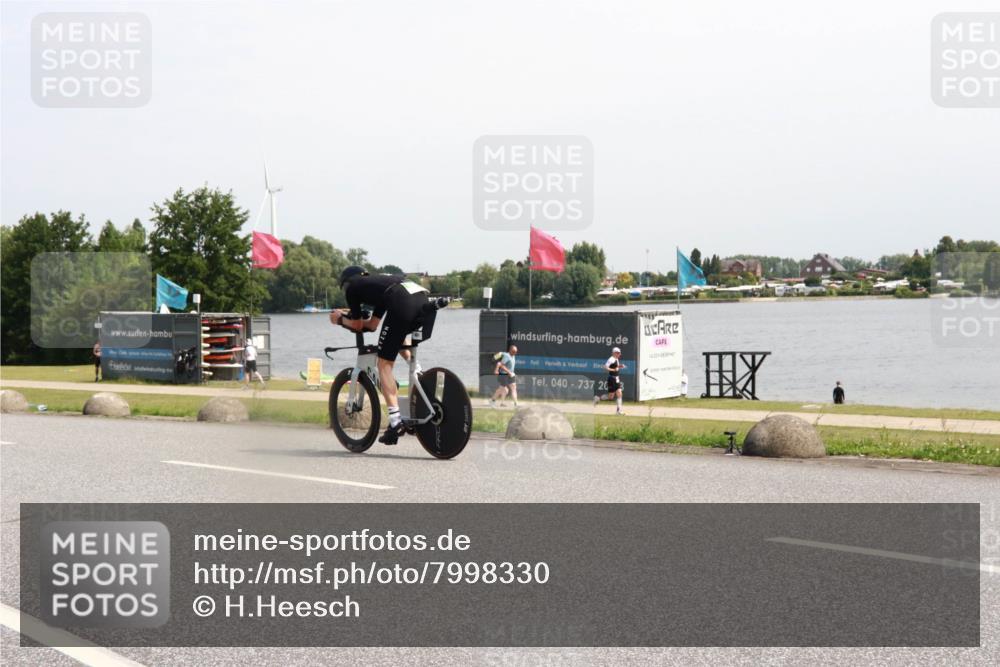 15.06.2025 - 27. Vierlanden-Triathlon H.Heesch http://msf.ph/oto/7998330 15.06.2025 11:36:14 Radfahren 651, 702, 764 meine-sportfotos.de