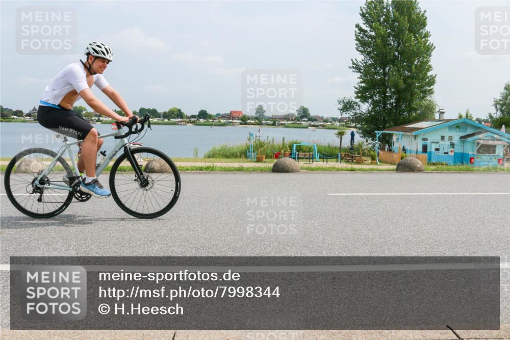 21.06.2025 - 27. Vierlanden-Triathlon H.Heesch http://msf.ph/oto/7998344 15.06.2025 12:30:35 Radfahren 58, 828, 883, 884 meine-sportfotos.de