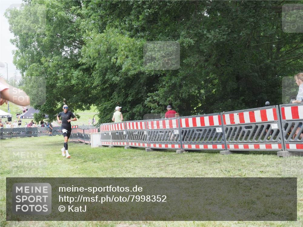 21.06.2025 - 27. Vierlanden-Triathlon KatJ http://msf.ph/oto/7998352 15.06.2025 12:52:57 Ziel 822 meine-sportfotos.de